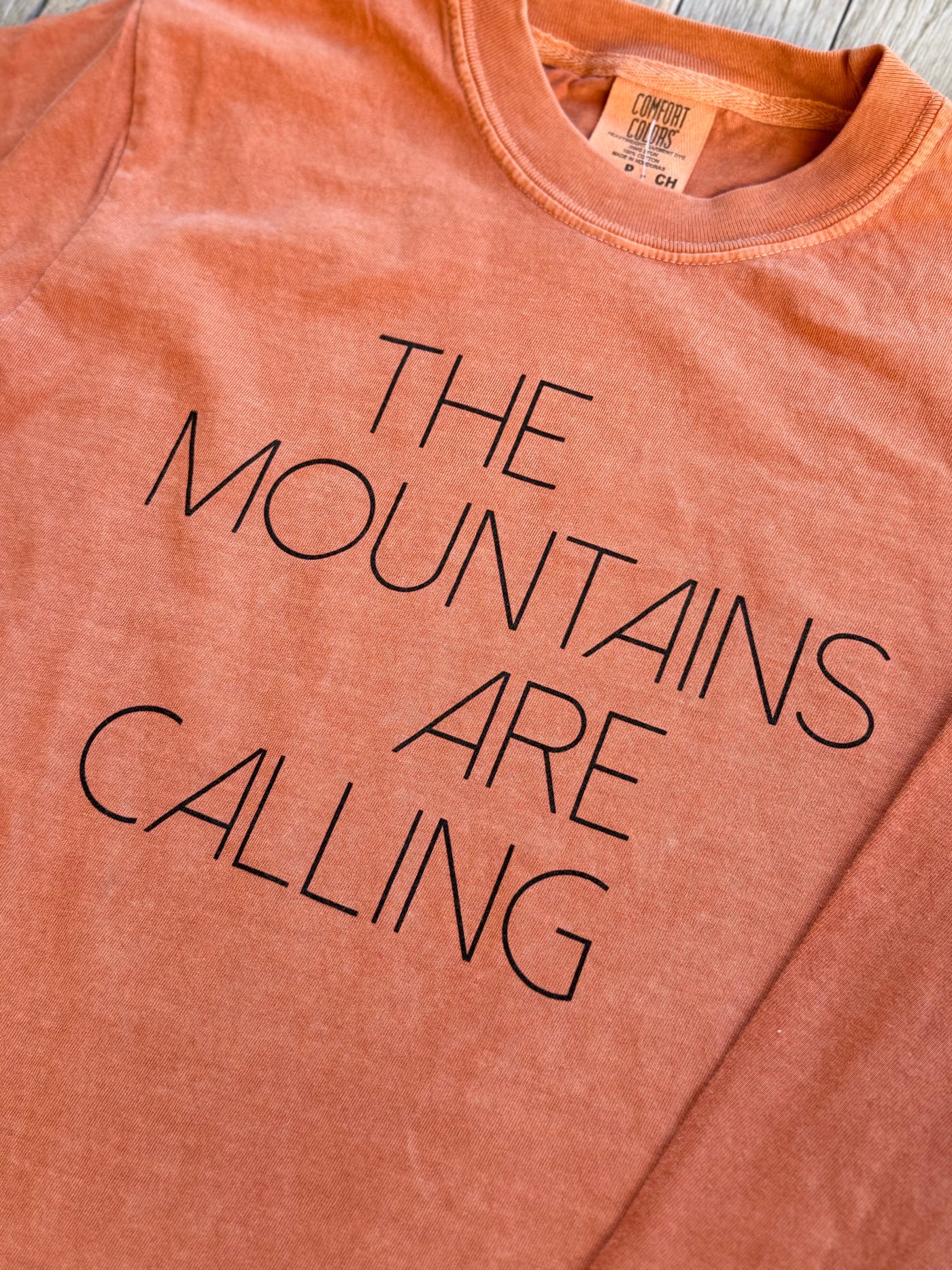 Unisex Long Sleeve Mountains Are Calling T-shirt | California 89